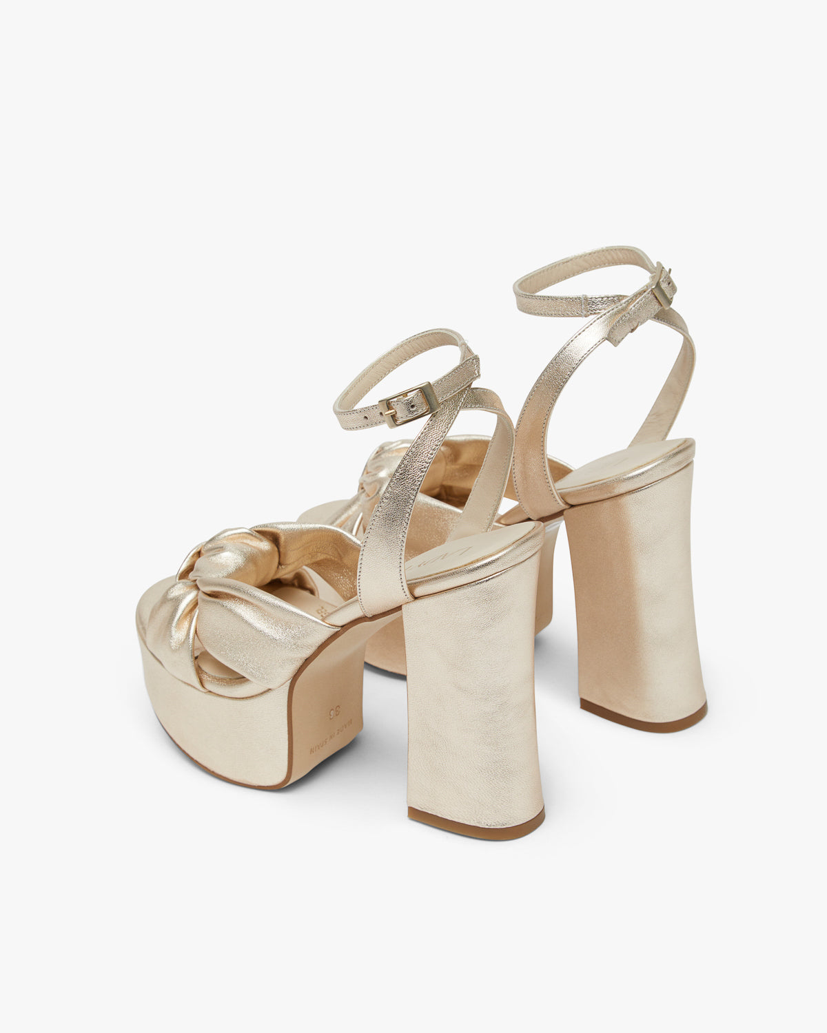 Sandalia Greta Block Dorado